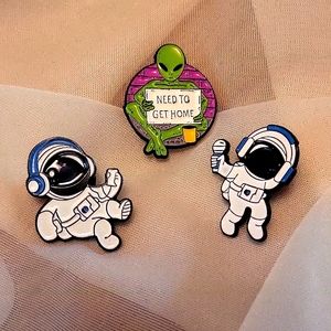 SPACE LOVE PIN SET